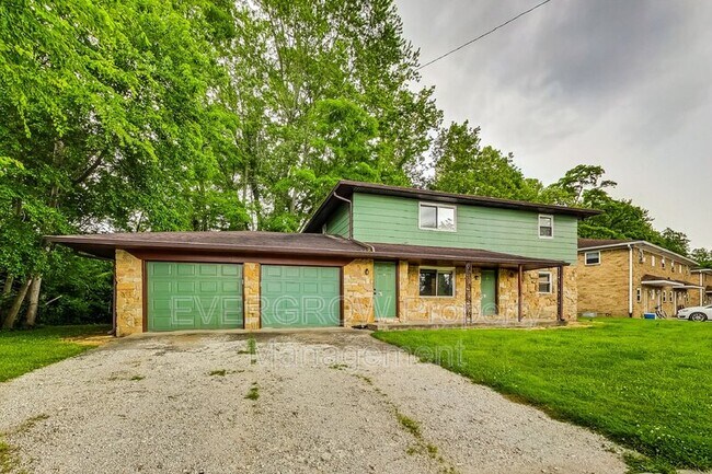 Building Photo - 961 Valley View Dr