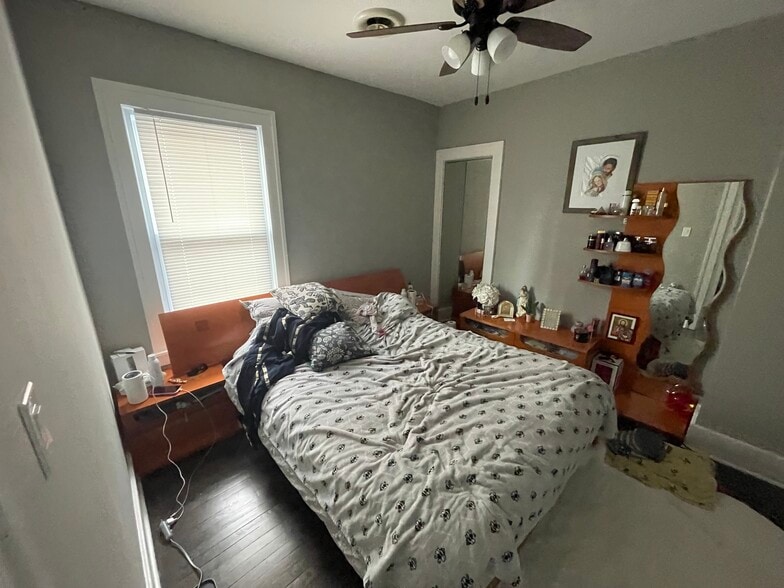 Building Photo - 1524 E Algonquin Rd