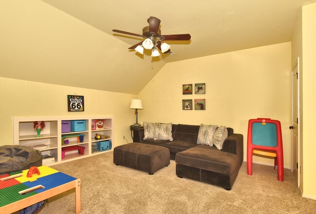 Building Photo - Executive Rental in JENKS Schools. Impecca...