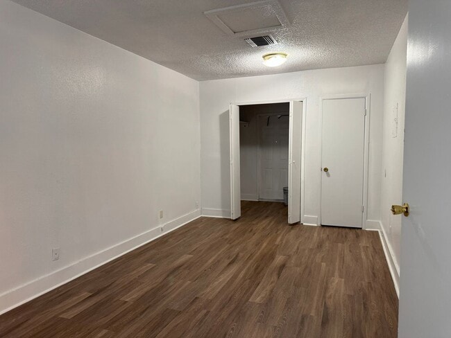 Building Photo - 132 Meadow Way