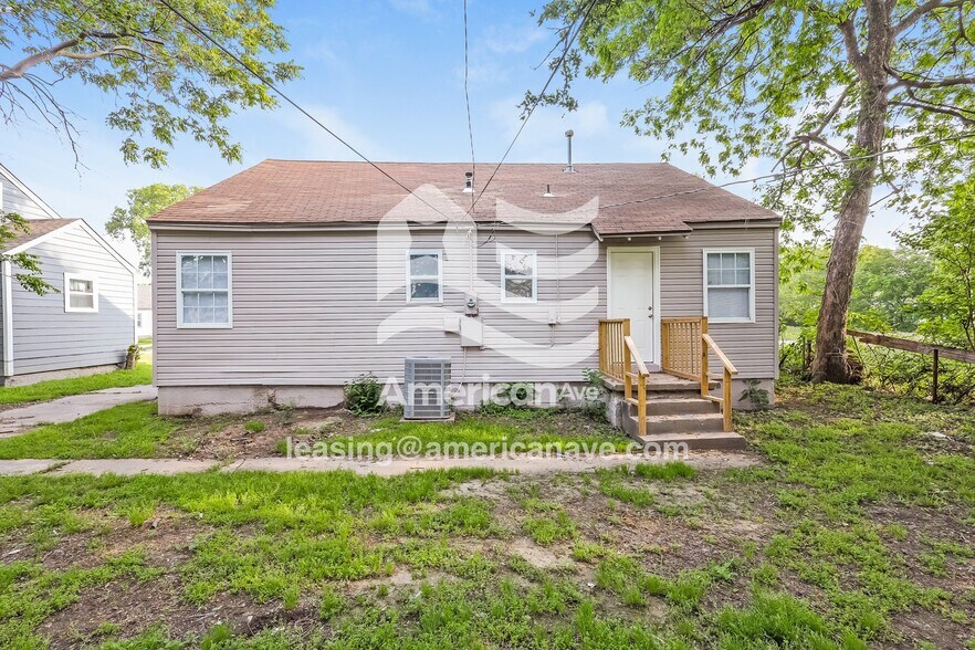 Building Photo - 536 E Ute St