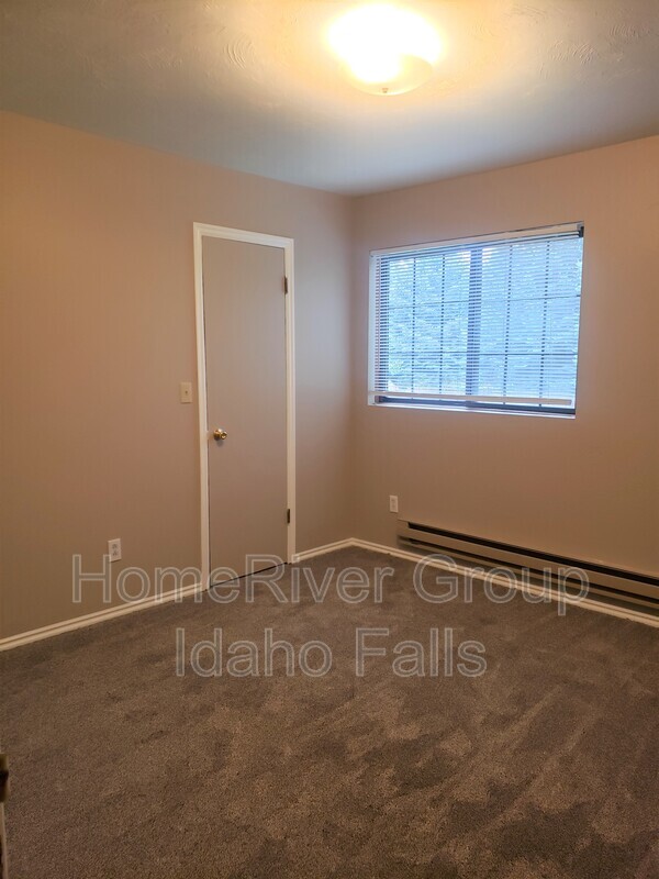 Building Photo - 1545 Bluebird Ln