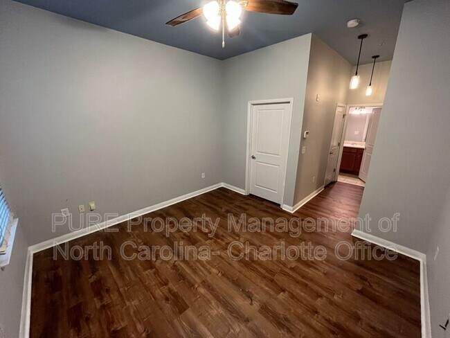 Building Photo - 462 New Bern Station Ct