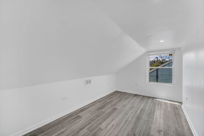 Building Photo - 37544 Columbus Ave