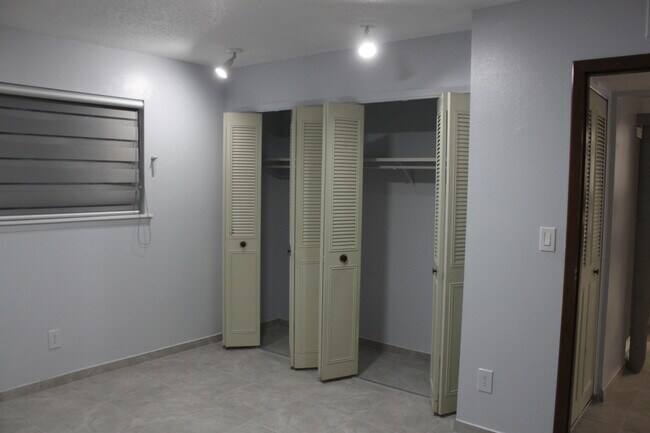 Building Photo - 288 Maricopa Dr