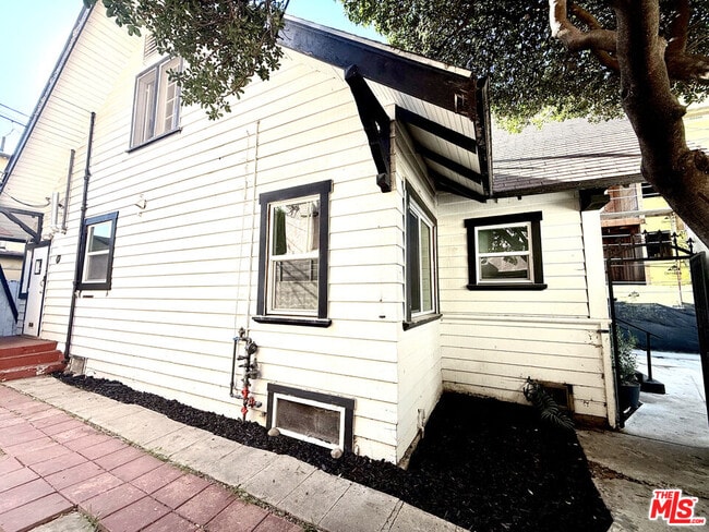 Building Photo - 1246 N Formosa Ave