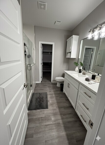 Building Photo - 2309 E Viviana St