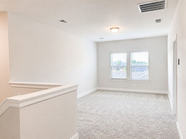 Building Photo - Available NOW!  Stunning 4 bed, 2.5 bath residence in the highly sought-after Foxland Harbor Golf...