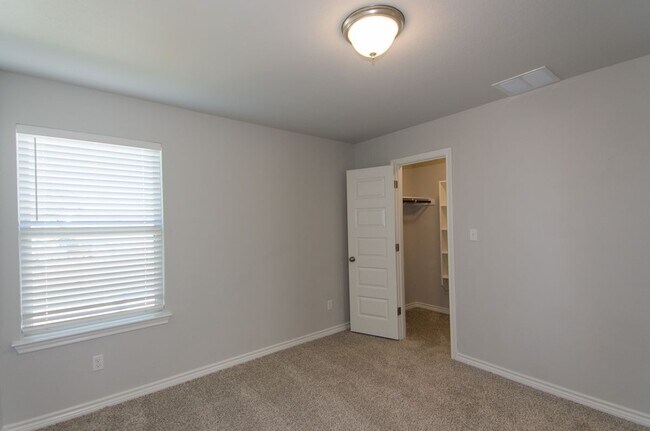 Building Photo - 2136 Pecan Island Dr