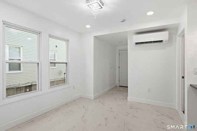Building Photo - 52 4th St