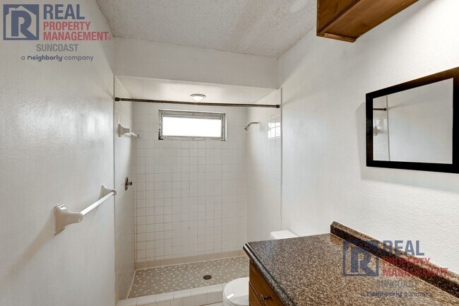 Building Photo - 1370 Palmwood Dr