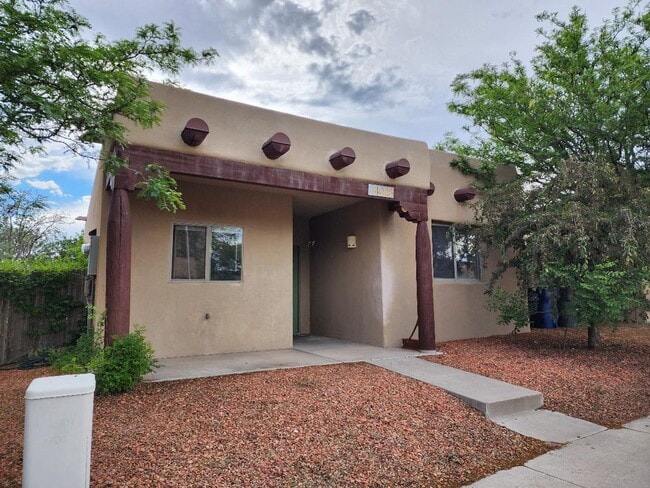 Building Photo - 4028 Paseo del Sol