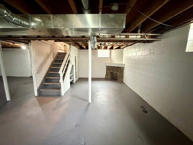 Building Photo - Section 8 Completely Renovated 3-Bedroom Home for Lease - Call (313)429-3244