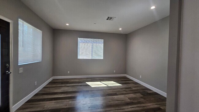Building Photo - 1536 E
