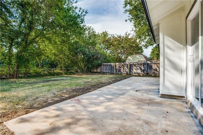 Building Photo - 6220 Blarwood Dr