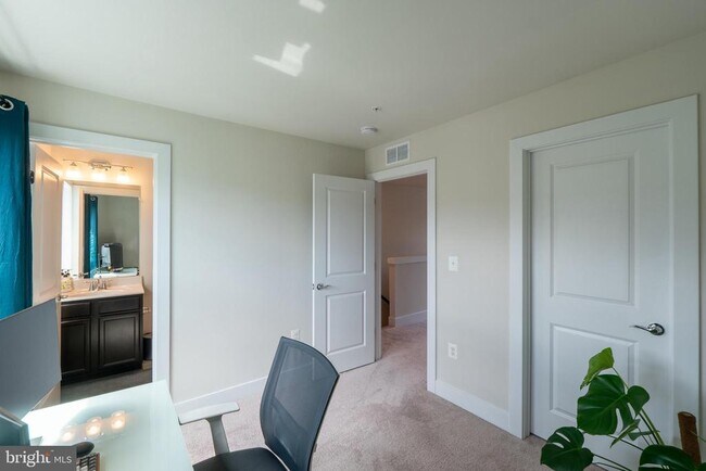 Building Photo - 515 Shorthorn Way