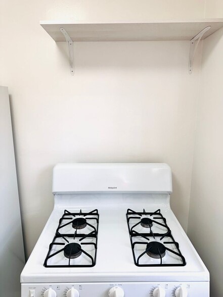 Building Photo - 908 Hudson Ave