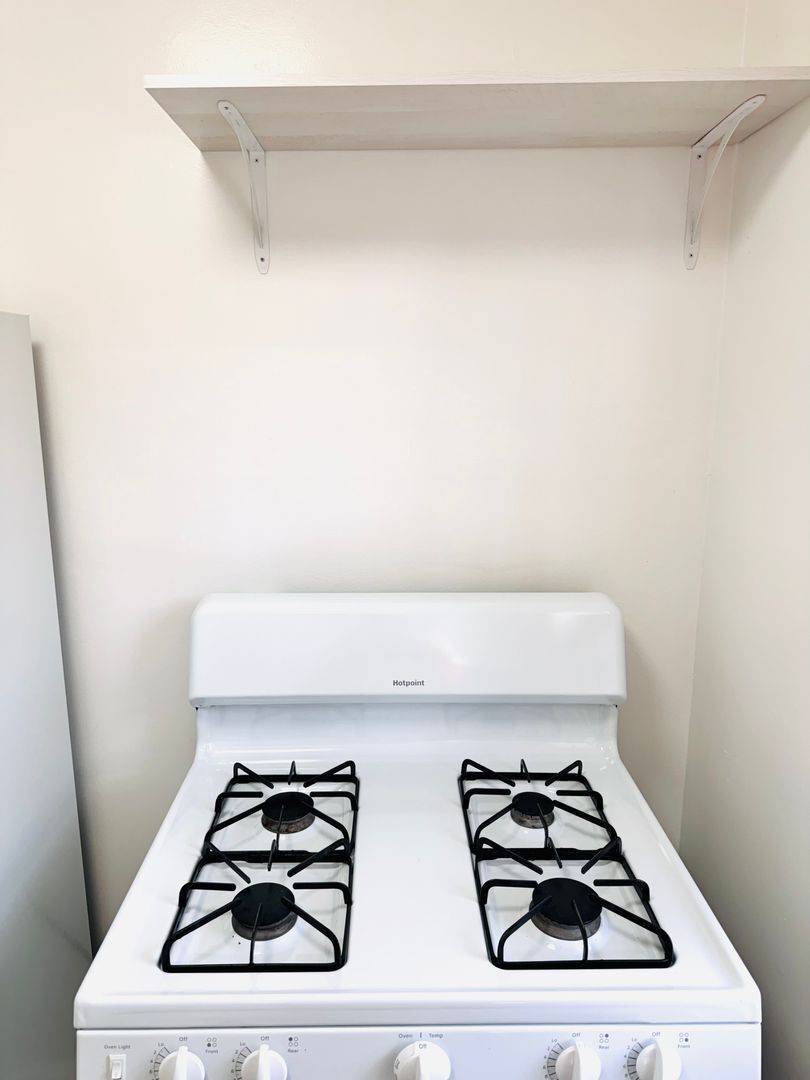 Building Photo - 908 Hudson Ave