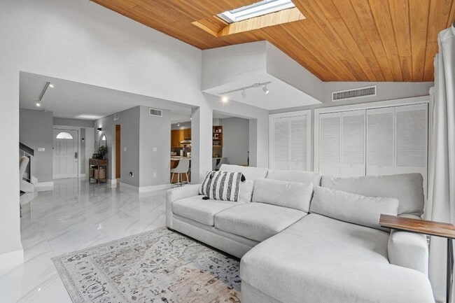 Building Photo - 7136 SW 105th Ct