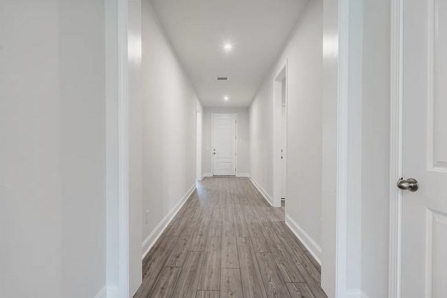 Building Photo - 192 Dendron Dr