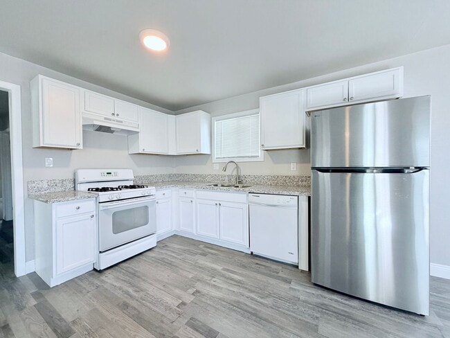 Building Photo - Charming 3-Bedroom Home – Move-In Ready