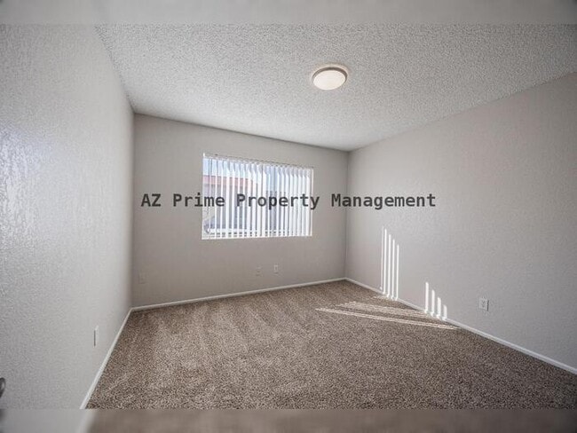 Building Photo - 4828 W Orangewood Ave