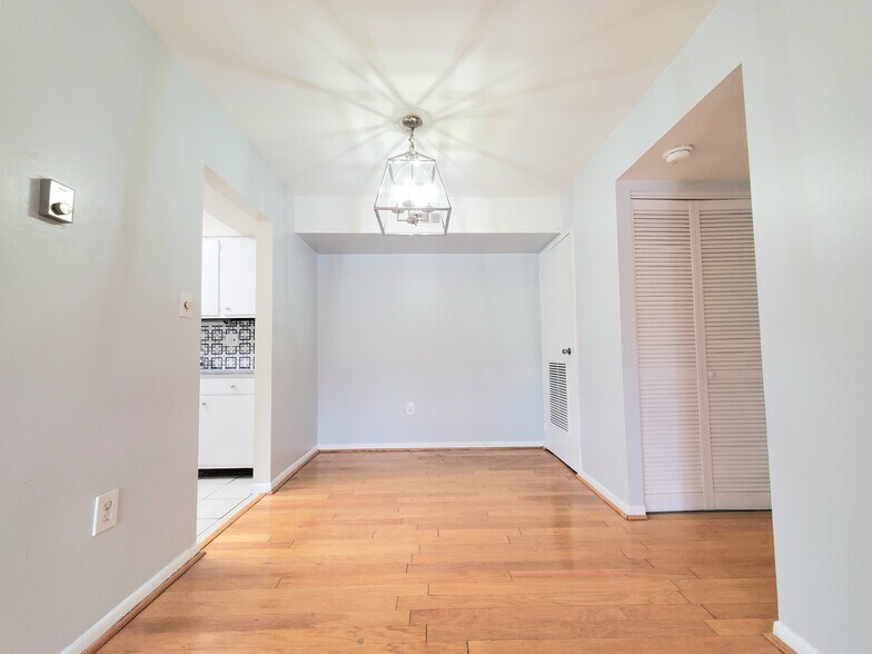 Building Photo - 6936 Hanover Pky