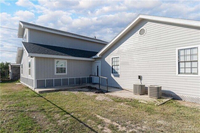 Building Photo - 20 S Olivarez St