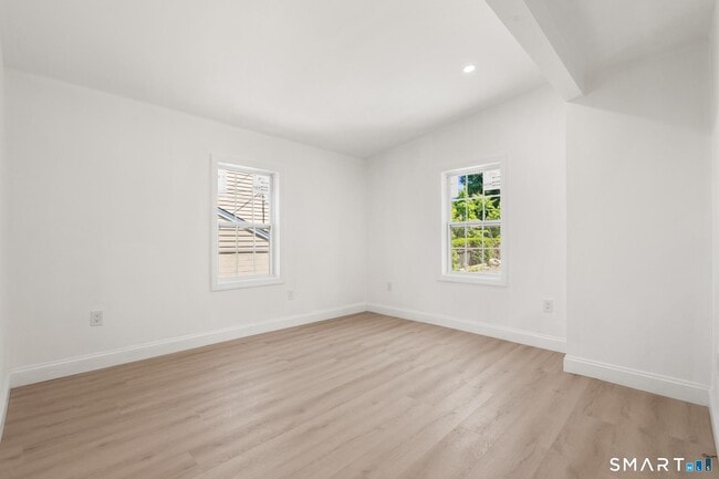Building Photo - 64 Soundview Ave