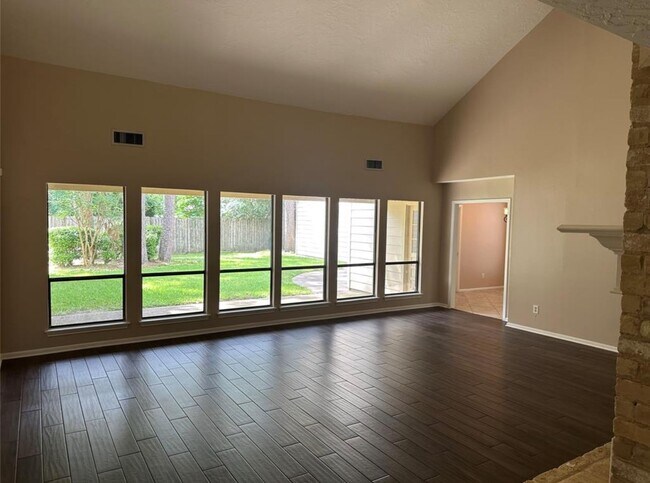 Building Photo - 17406 Spicewood Springs Ln