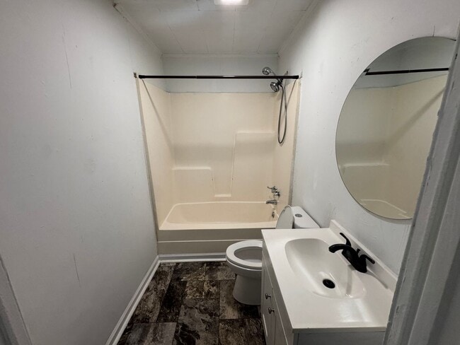 Building Photo - 2 Bedroom, 1 Bath House in Columbia!