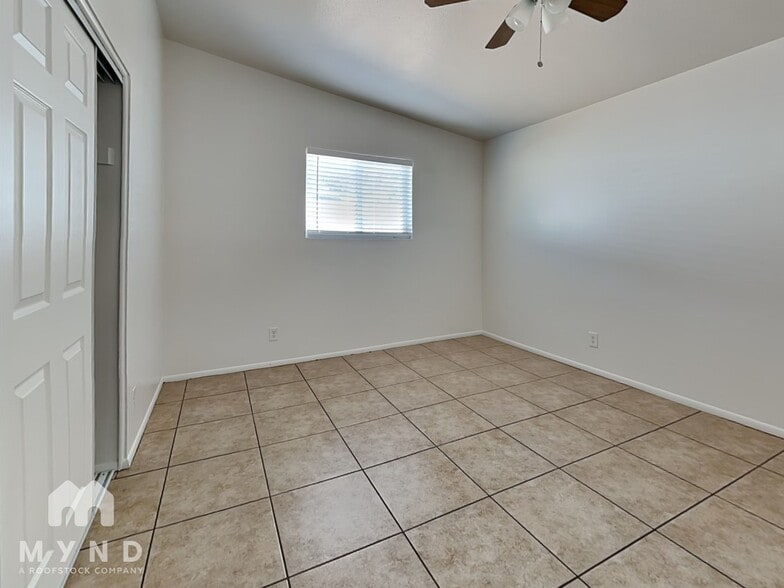 Building Photo - 10435 N 11th Ave