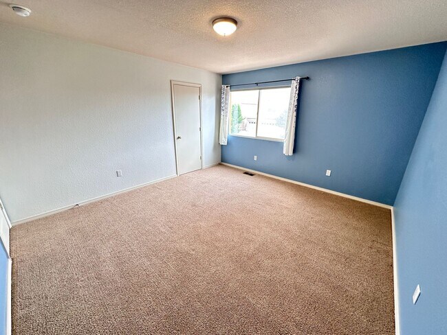 Building Photo - 7419 Desert Eagle Rd NE