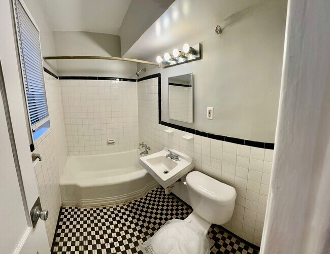 Interior Photo - 317 11TH ST NE