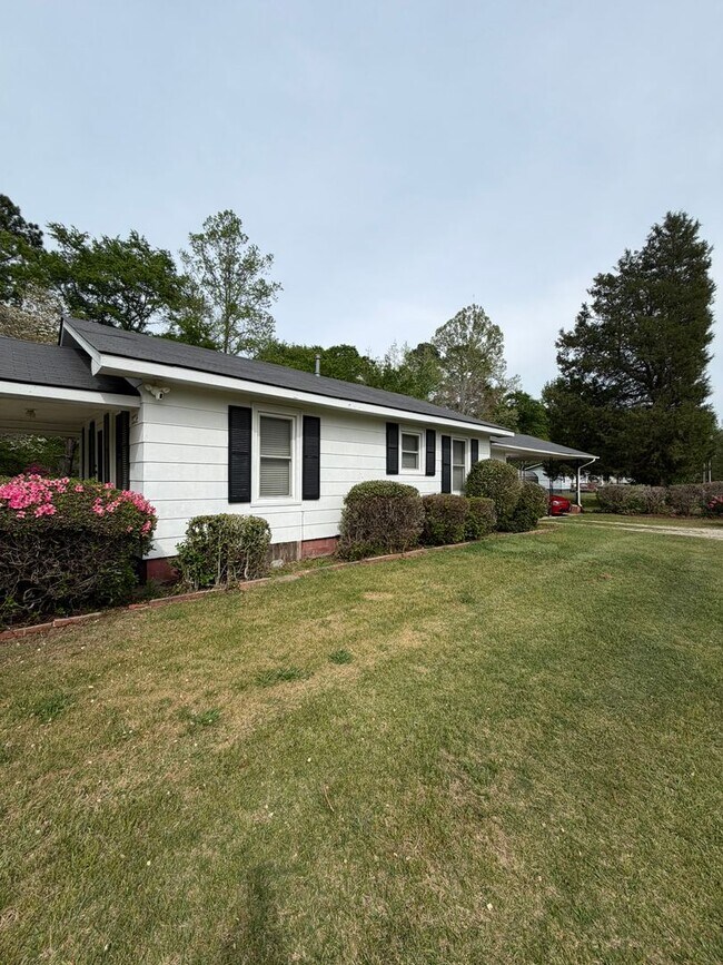 Building Photo - 3008 James Dail Rd