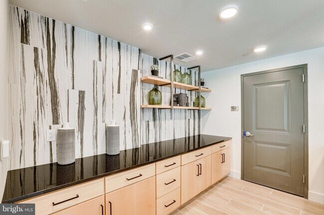 Building Photo - 3925 Fair Ridge Dr