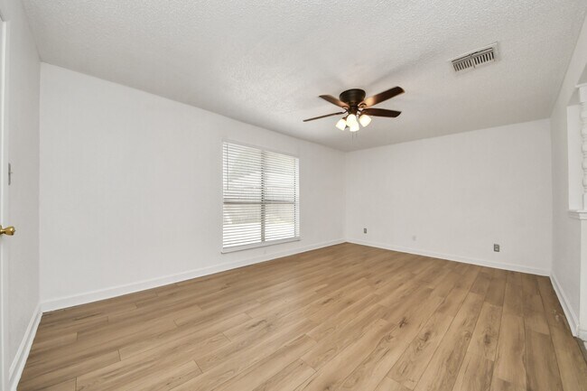 Building Photo - 6230 Grandvale Dr
