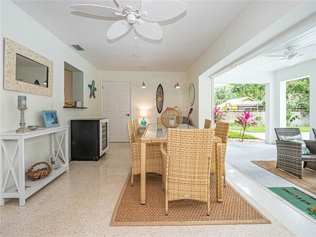 Building Photo - 912 Jasmine Ln