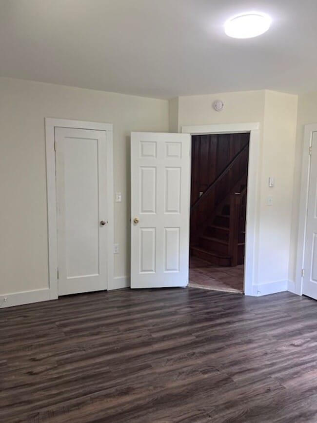 Building Photo - Large 4 bedroom, 2 1/2 bath home for rent in Ravena, NY on Rt 9W