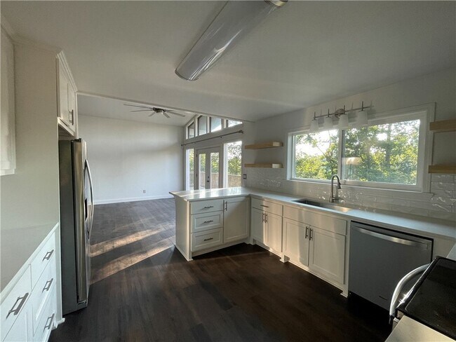 Building Photo - 42 Hope Dr