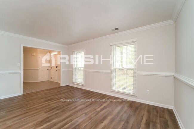 Building Photo - "Welcome Home! Get 1 month FREE RENT when ...