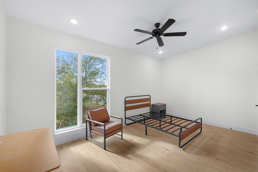 Building Photo - BRAND NEW 4 Bed/4 Bath Townhome Available for August Pre-Lease!