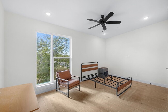 Building Photo - BRAND NEW 4 Bed/4 Bath Townhome Available for August Pre-Lease!