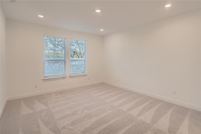 Building Photo - 121 Slenderleaf Dr