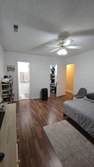 Building Photo - 2321 Oldenburg Dr