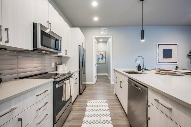 Building Photo - Live the Lifestyle You Deserve 1/1!