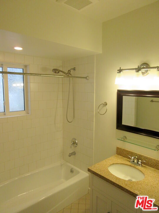 Building Photo - 7012 Birdview Ave