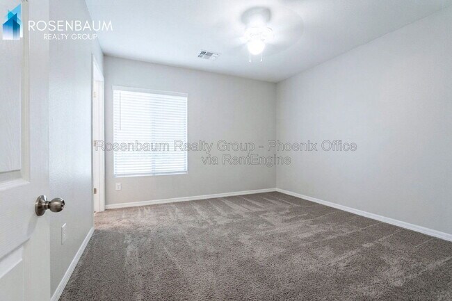 Building Photo - 4711 S Newport St