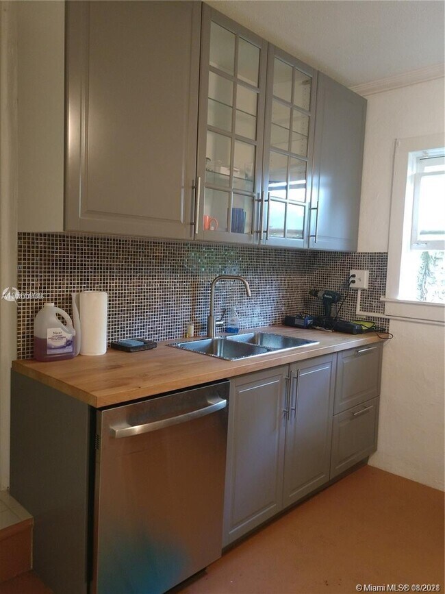 Building Photo - 11342 Peachtree Dr