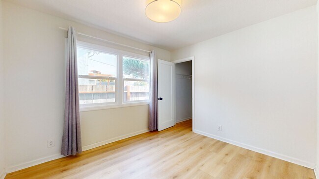 Building Photo - Mid-Century Home Available in the Richmond...
